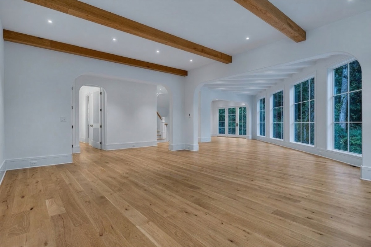 Before staging — Metro Atlanta vacant living area