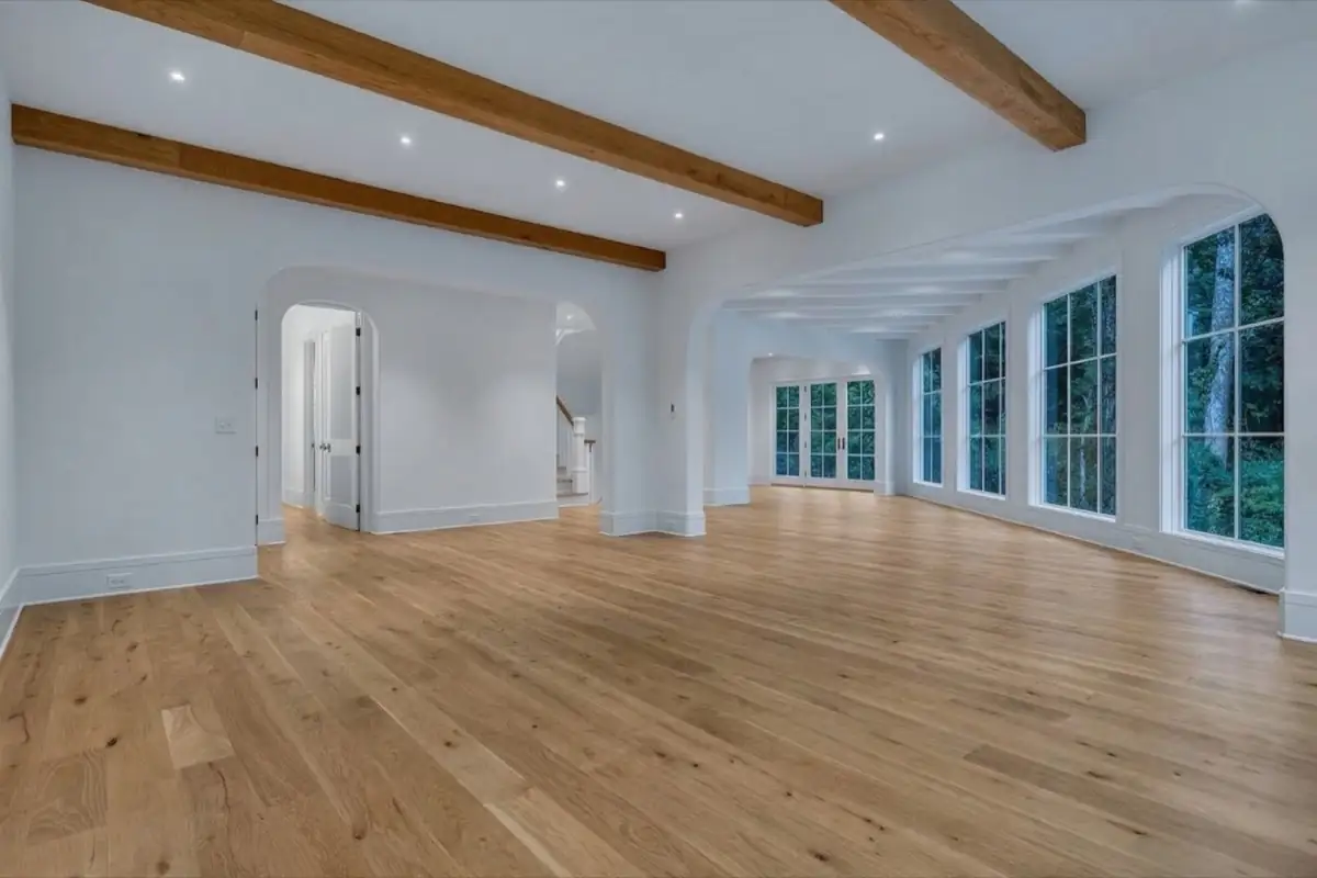 Before staging –– Metro Atlanta vacant living area