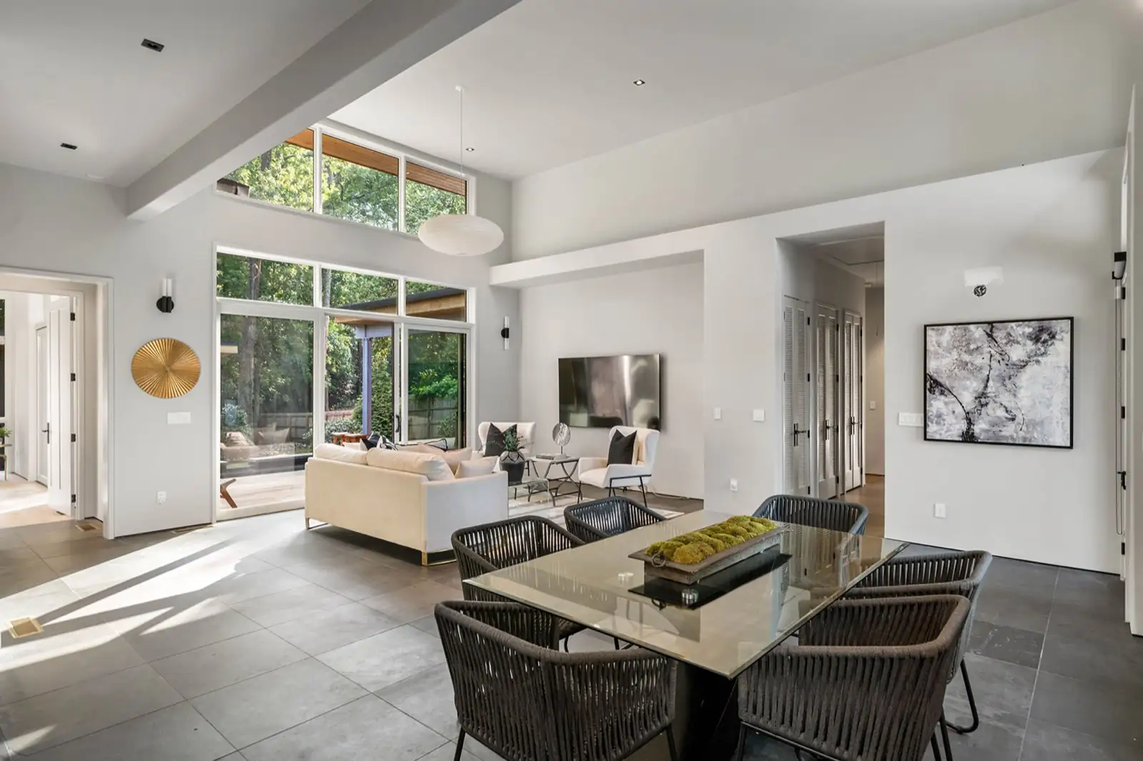 Professionally staged living room –– Design2Sell agent partnership