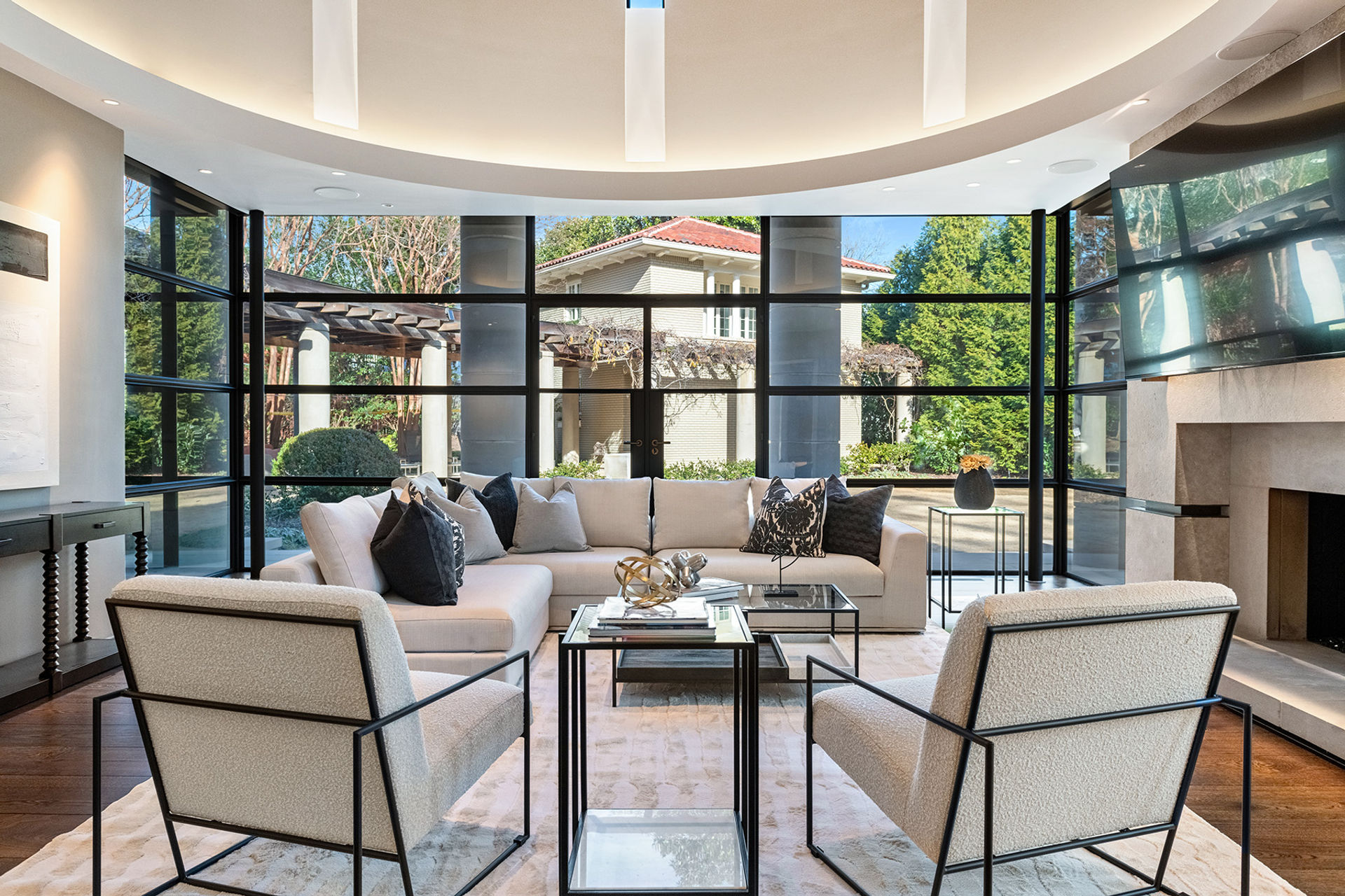 Professional home staging in Brookhaven by Design2Sell — Town Brookhaven Townhome